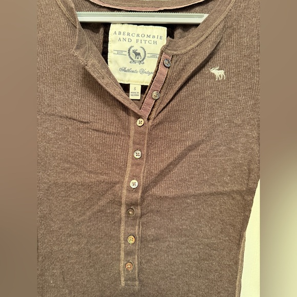 VINTAGE Abercrombie & Fitch Chocolate Brown Henley Top - Picture 2 of 10